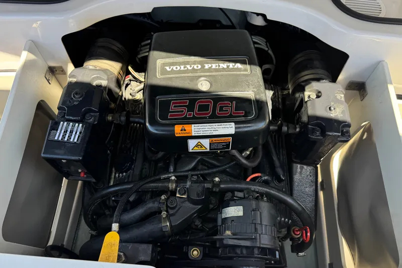 Slide: The Image of Engine compartment of a 2001 Four Winns 180 Horizon with Volvo Penta 5.0 GL engine. - 15