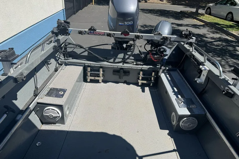 Slide: The Image of Interior view of a 2000 North River 18 Mariner boat with Yamaha 100 engine. - 14