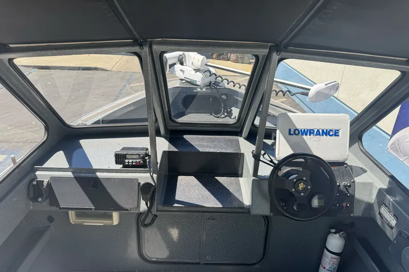 Slide: The Image of Interior of a 2000 North River 18 Mariner boat with Lowrance HDS system. - 13
