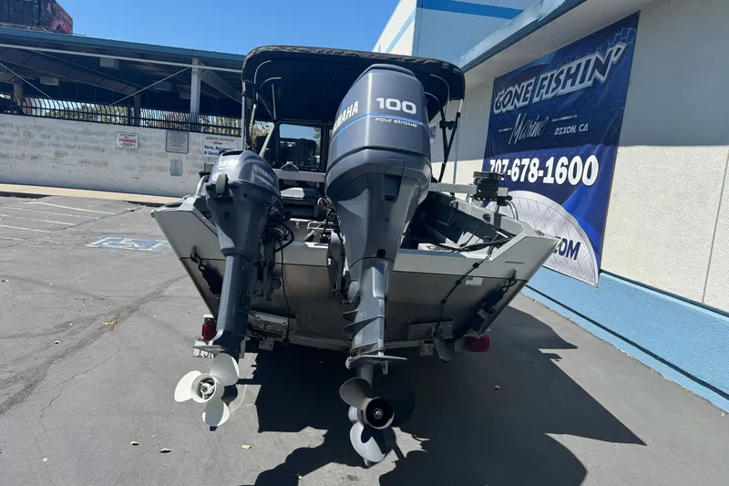 Slide: The Image of Rear view of a 2000 North River 18 Mariner boat with Yamaha outboard motors. - 10