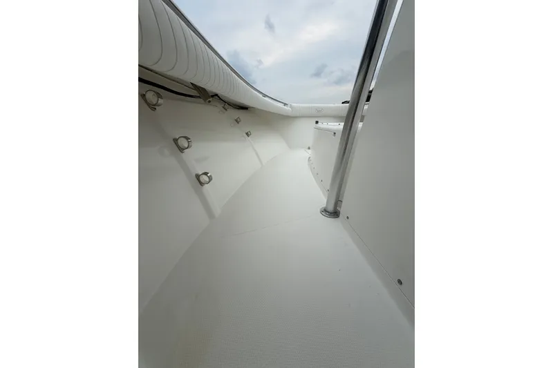 Slide: The Image of 2006 Southport 26 Center Console boat interior with sleek white design and stainless steel fixtures. - 21