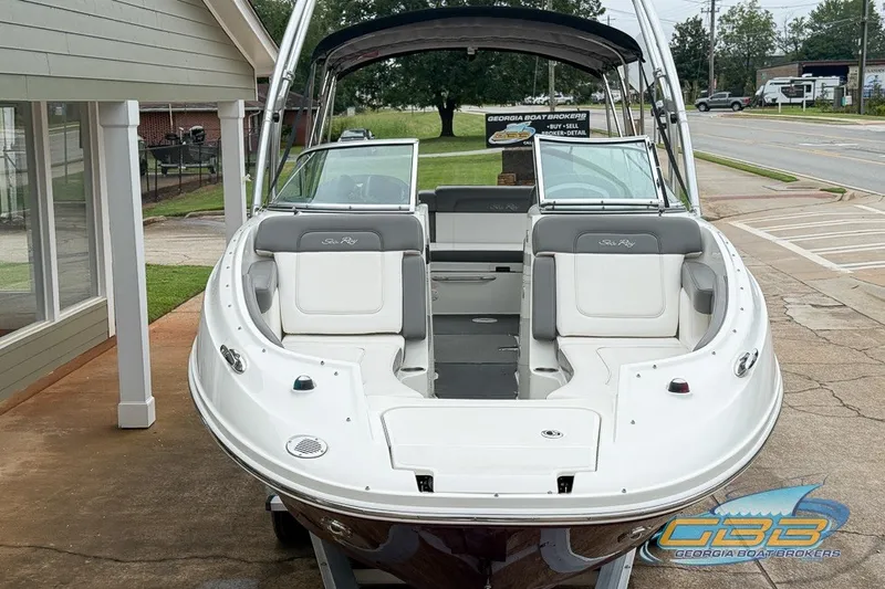 Slide: The Image of 2011 Sea Ray 260 Sundeck boat displayed at Georgia Boat Brokers dealership. - 11