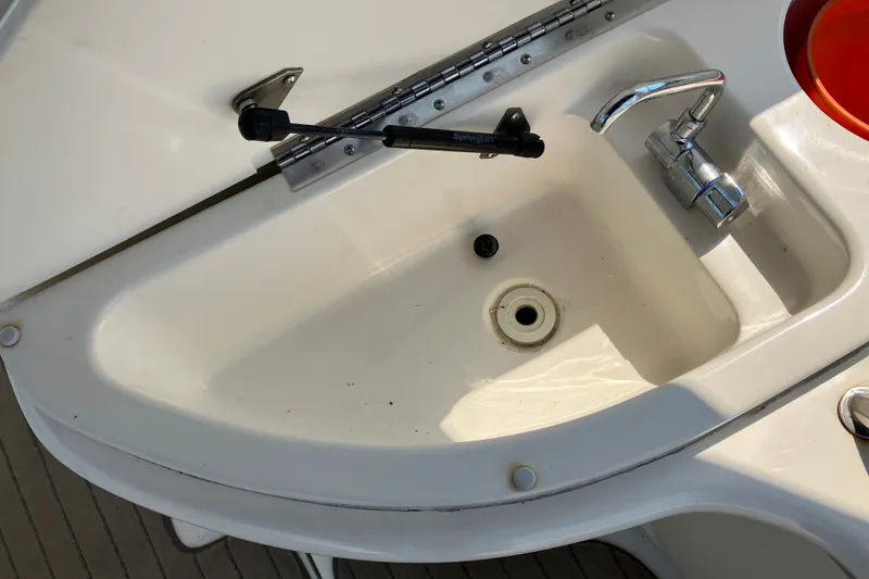Slide: The Image of Sink area on a 2006 Sea Ray 290 Sun Sport boat. - 19