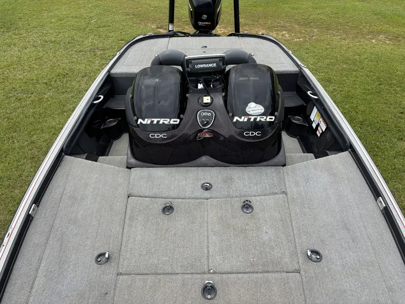 Slide: The Image of The image shows the deck of a 2011 Nitro Z9 CDC boat with gray carpeting. - 17
