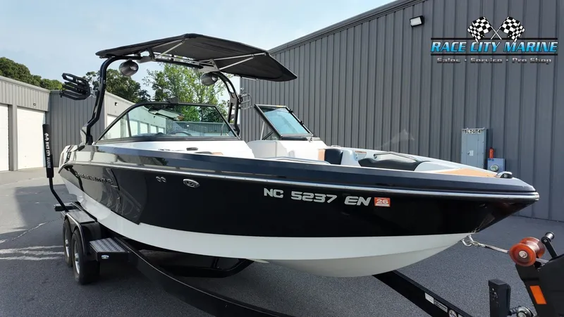 Slide: The Image of Nautique Super Air Nautique 230 2018 - 5