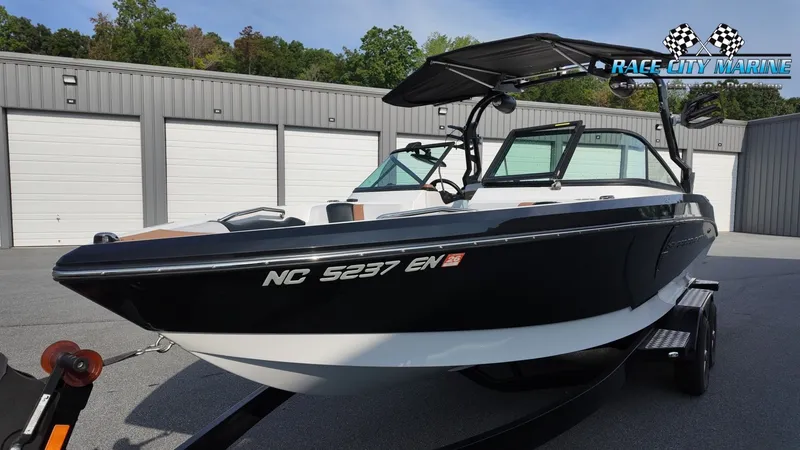 Slide: The Image of Nautique Super Air Nautique 230 2018 - 6