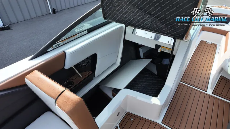 Slide: The Image of Nautique Super Air Nautique 230 2018 - 12
