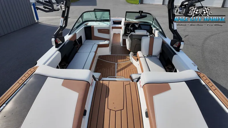 Slide: The Image of Nautique Super Air Nautique 230 2018 - 21