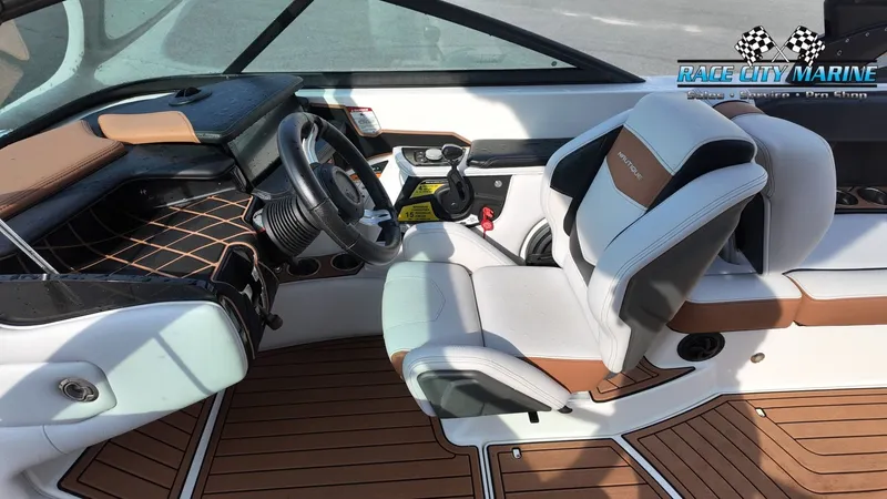 Slide: The Image of Nautique Super Air Nautique 230 2018 - 29
