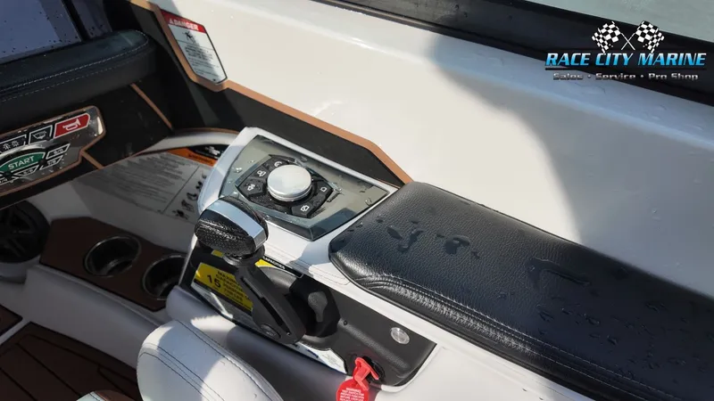 Slide: The Image of Nautique Super Air Nautique 230 2018 - 19