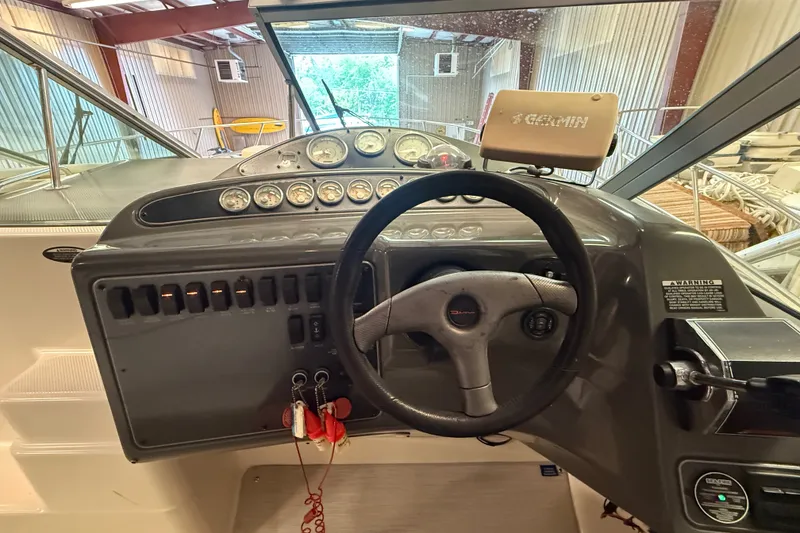 Slide: The Image of 2005 Maxum 3300 SE boat dashboard with steering wheel and Garmin GPS. - 20