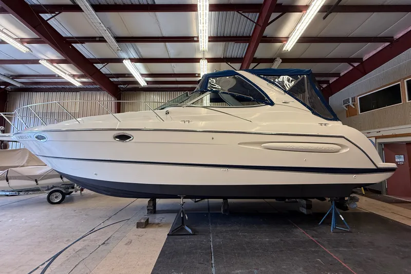 The Image of 2005 Maxum 3300 SE boat in indoor storage, side view. - 0