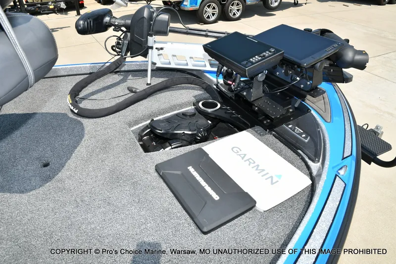 Slide: The Image of The image shows the cockpit of a Nitro Z21 Pro boat with modern Garmin electronics. - 4
