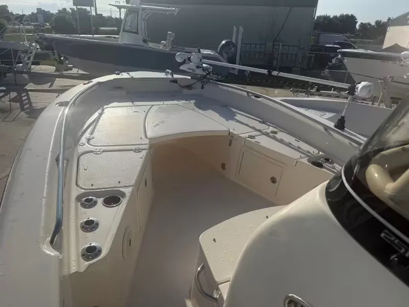 Slide: The Image of Grady-White 251 Coastal Explorer 2018 - 13