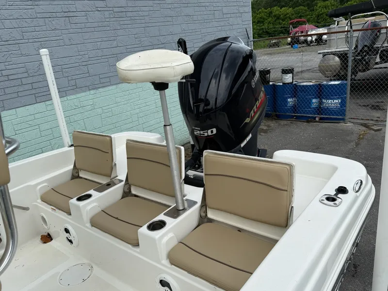 Slide: The Image of The image shows the stern of a NauticStar 231 HYBRD CC boat with a Yamaha outboard motor. - 7