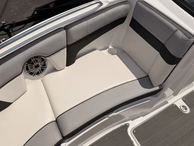 Slide: The Image of Yamaha 212SS 2013 - 28