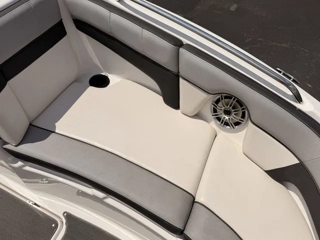 Slide: The Image of Yamaha 212SS 2013 - 30