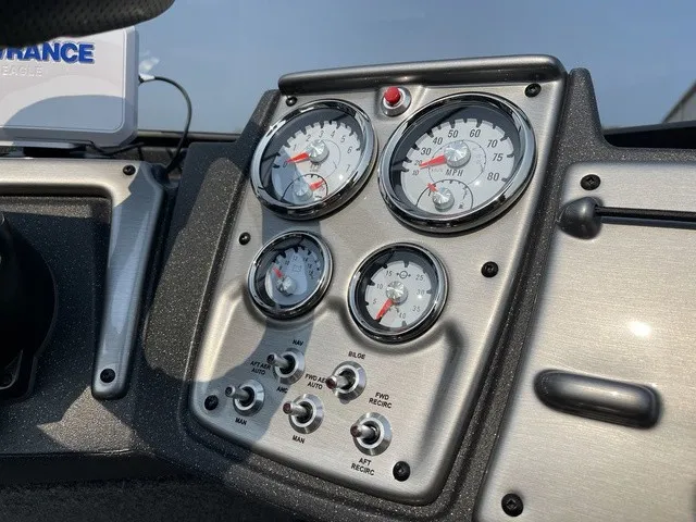 Slide: The Image of Tracker Pro Guide V-175 WT 2027 - 20