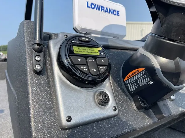 Slide: The Image of Tracker Pro Guide V-175 WT 2027 - 19