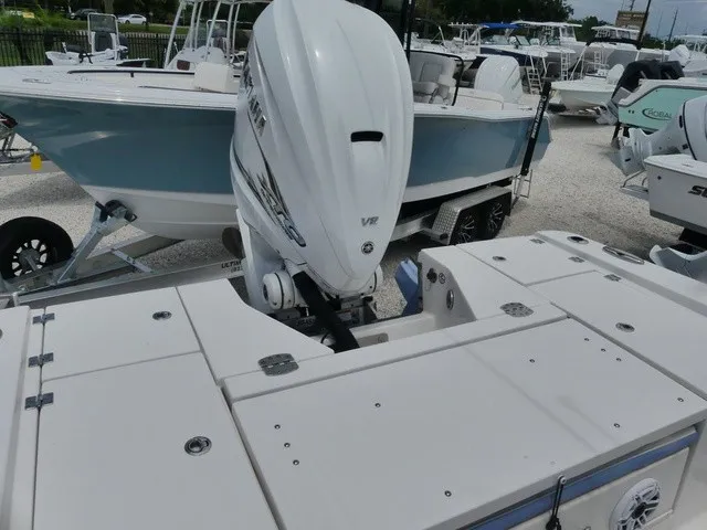 Slide: The Image of Robalo 266 Cayman SD 2023 - 6