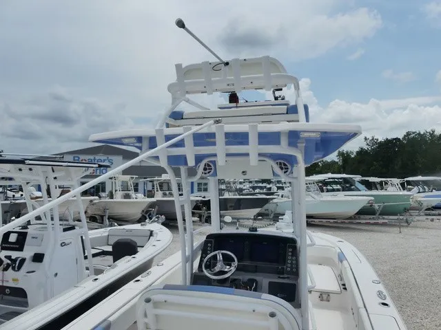 Slide: The Image of Robalo 266 Cayman SD 2023 - 9