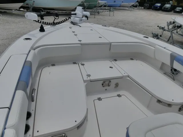 Slide: The Image of Robalo 266 Cayman SD 2023 - 15