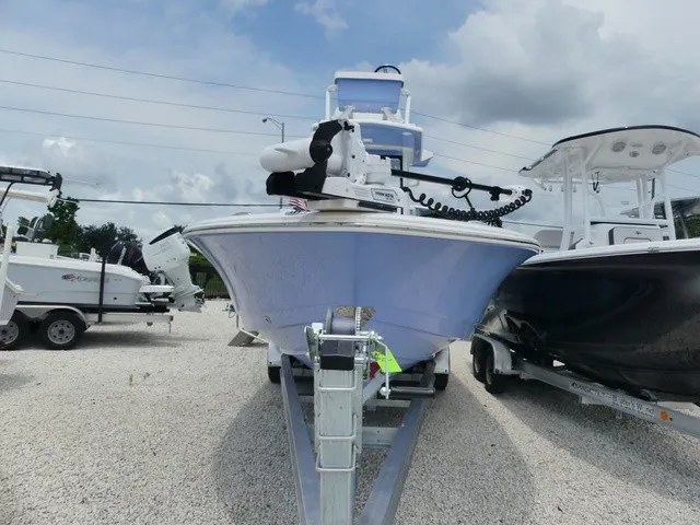 Slide: The Image of Robalo 266 Cayman SD 2023 - 2