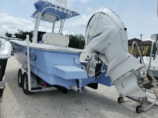 Slide: The Image of Robalo 266 Cayman SD 2023 - 4