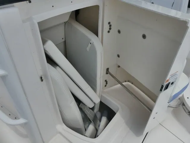 Slide: The Image of Robalo 266 Cayman SD 2023 - 21