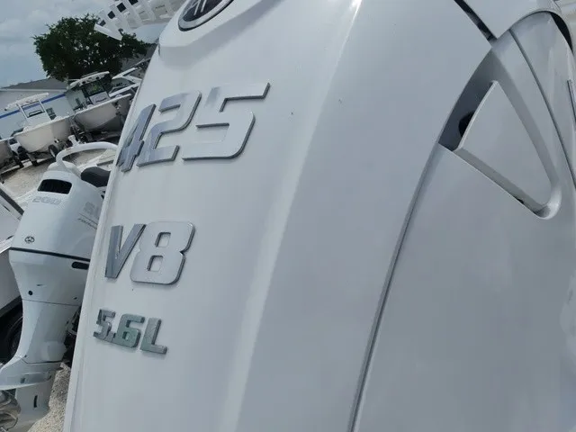 Slide: The Image of Robalo 266 Cayman SD 2023 - 5