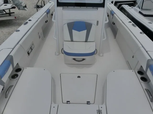 Slide: The Image of Robalo 266 Cayman SD 2023 - 20