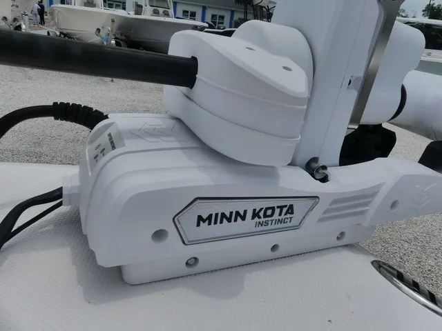 Slide: The Image of Robalo 266 Cayman SD 2023 - 17