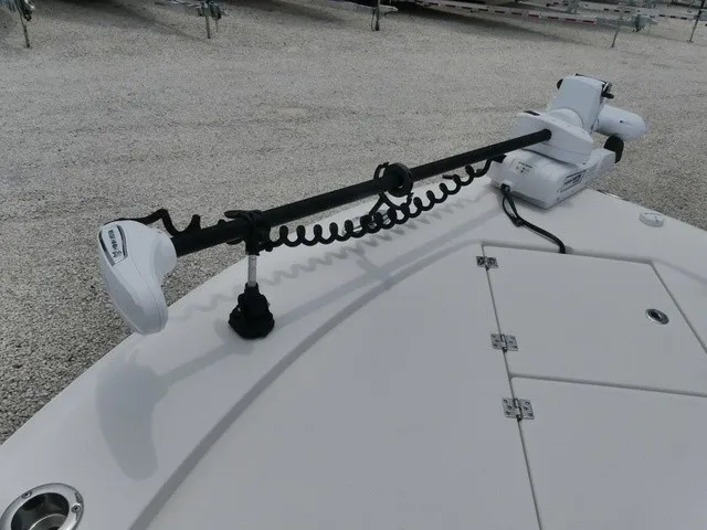 Slide: The Image of Robalo 266 Cayman SD 2023 - 16