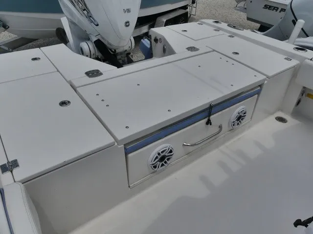 Slide: The Image of Robalo 266 Cayman SD 2023 - 7