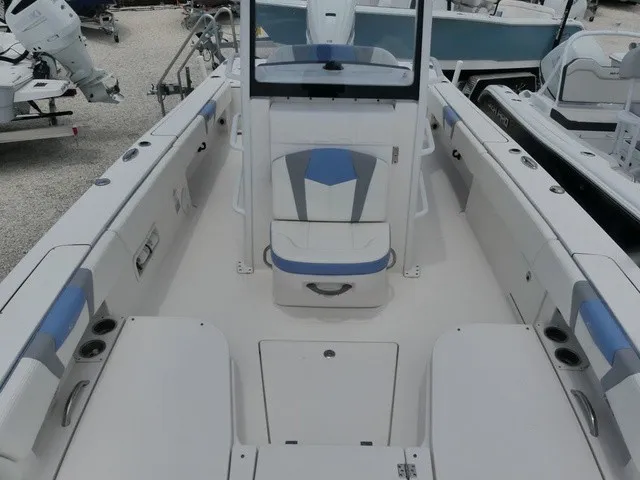Slide: The Image of Robalo 266 Cayman SD 2023 - 18