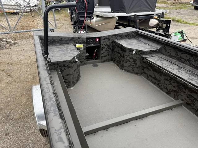 Slide: The Image of Gator-Tail GB 1750 Mid Savage 2026 - 6