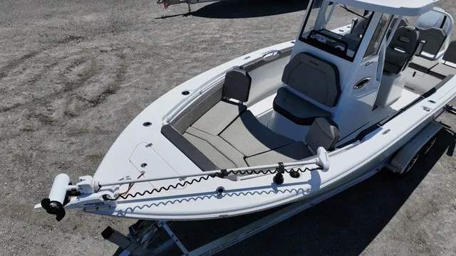 Slide: The Image of Sea Pro 245 FLX Center 2024 - 6