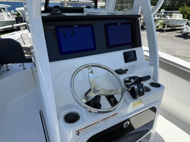 Slide: The Image of Sea Pro 245 FLX Center 2024 - 12