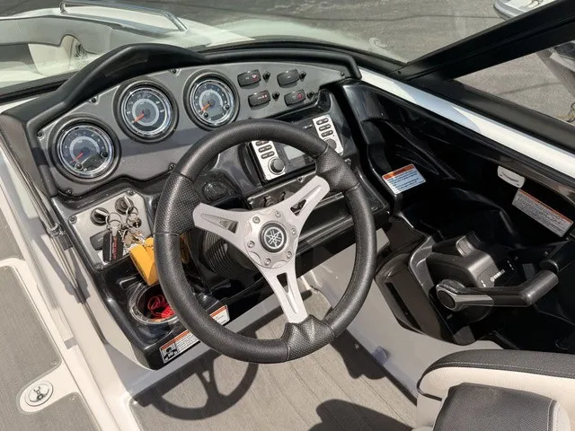 Slide: The Image of Yamaha 212SS 2013 - 19