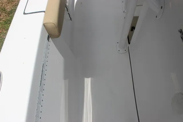 Slide: The Image of Sportsman Heritage 231 Center Console 2018 - 14