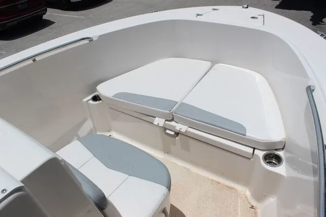 Slide: The Image of Robalo R180 Center Console 2021 - 9
