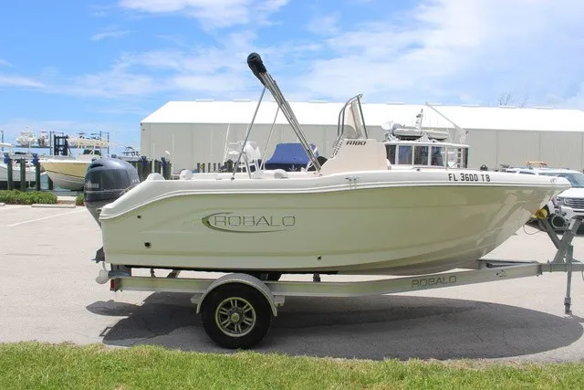 Slide: The Image of Robalo R180 Center Console 2021 - 4