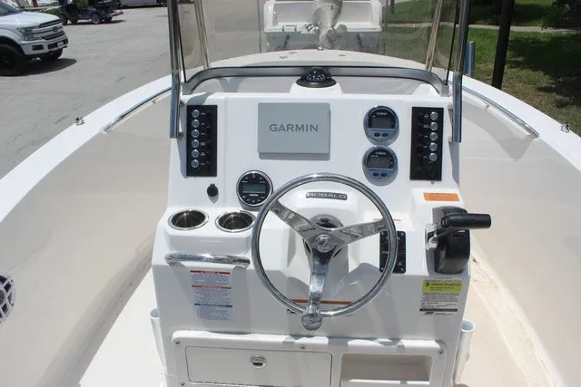 Slide: The Image of Robalo R180 Center Console 2021 - 14