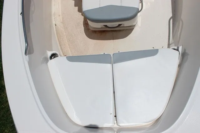 Slide: The Image of Robalo R180 Center Console 2021 - 10