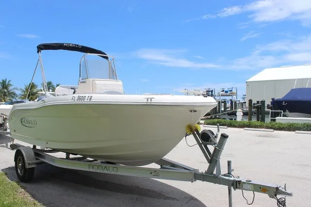 Slide: The Image of Robalo R180 Center Console 2021 - 3