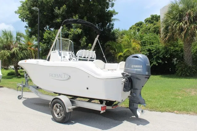 Slide: The Image of Robalo R180 Center Console 2021 - 7