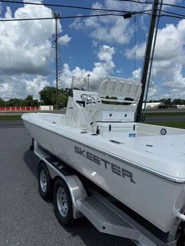 Slide: The Image of Skeeter SX241 2026 - 8