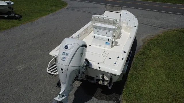 Slide: The Image of Skeeter SX241 2026 - 3