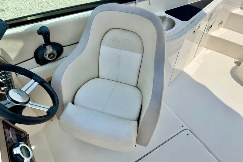 Slide: The Image of Captain's seat and helm of a 2013 Sea Ray 260 Sundeck boat. - 12