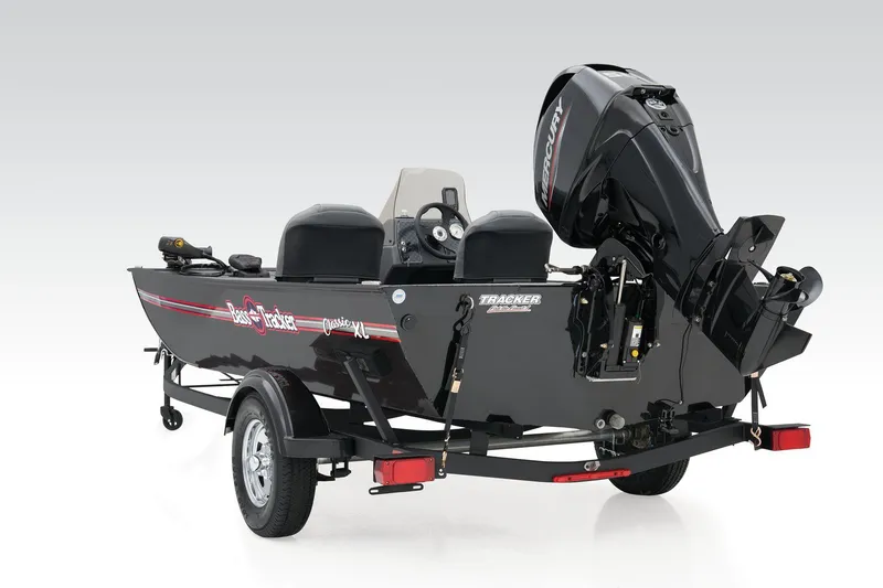 Slide: The Image of Tracker Bass Tracker Classic XL 2026 - 10